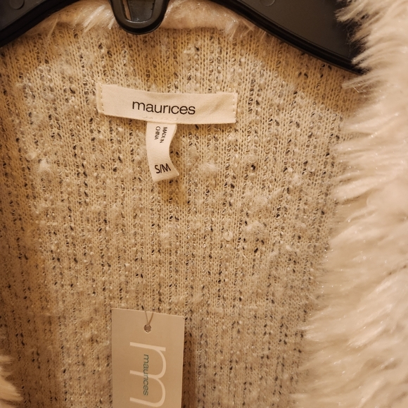 Maurices small / medium beige faux fur and knit vest - Picture 5 of 5